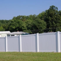 White-PVC-Privacy-Fencing-with-New-England-Caps