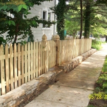 Gothic-Square-Top-Wood-Picket